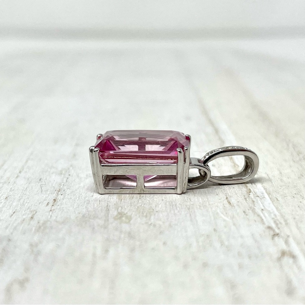 14K white gold, diamonds, pink emerald cut topaz pendant - Picture 7 of 11